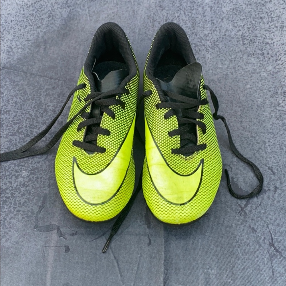 Soccer cleats